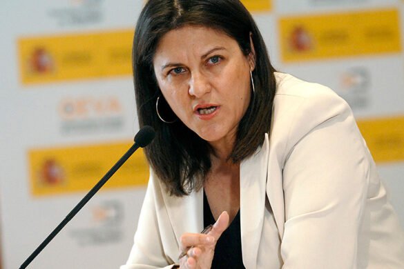 La ministra María Antonia Trujillo y su despachito
