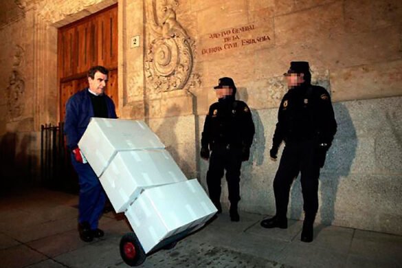 Los papeles del Archivo Histórico salen de Salamanca