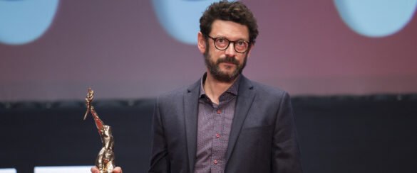 Manolo Solo, un camaleón desde la contención